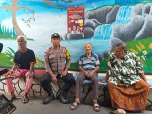 Sambang Tokoh Masyarakat dan Warga Aiptu Baktiar Emri Berikan Imbauan Kamtibmas