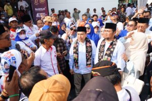 Ikut Serta Amankan Pendaftaran Bacalon Bupati Kabupaten Bekasi, Wakapolres Metro Bekasi: Mari Beersama Jaga Kondusifitas Selama Proses Pilkada