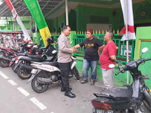 Antisipasi Gangguan Kamtibmas Aipda Ronianto Patroli Wilayah Dan Sampaikan Imbauan Kamtibmas.