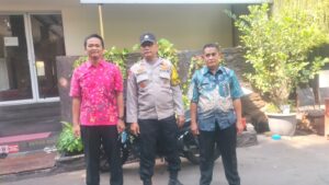 Pelajar SMK Negeri 14 Jakarta Pulang Sekolah Aiptu Sunarto dan Keamanan Sekolah Melakukan Pemantauan dan Antisipasi Tawuran Pelajar