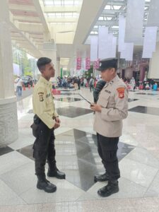 Patroli Sore Hari Polsek Metro Tanah Abang Dan Sambangi Petugas Keamanan Hall A JCC Senayan Sampaikan Imbauan Kamtibmas