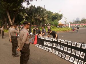 Kapolsubsektor Merdeka Barat Pengamanan Aksi Kamisan di Sebrang Istana Negara