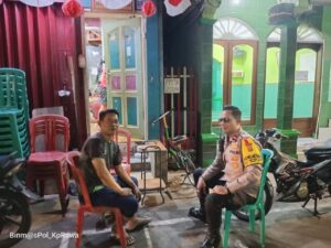 Patroli Dialogis Bhabinkamtibmas Kelurahan Kampung Rawa Sambang Ketua RW