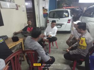 Patroli Wilayah Bhabinkamtibmas Kampung Rawa Bersama Lurah Sambang Ke Pos Sekretariat RW 02