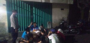 Patroli Kerawanan Pagi Hari Polsek Johar Baru di Titik-titik Rawan Tawuran dan Bubarkan Anak-anak Remaja yang Nongkrong-nongkrong.