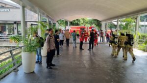 Aiptu Suparmin Monitoring Kegiatan Latihan Evakuasi Kebakaran Di Gedung Wisma BNI 46