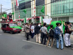 Aiptu Roby Danan Bhabinkamtibmas Mengamankan Jalannya Aksi Unras Depan Kantor DPP PPP
