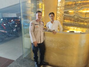 Bhabinkamtibmas Petojo Utara berikan Himbauan kepada Masyarakat di Wilayah Hukum Gambir
