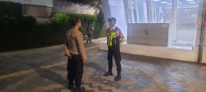 Patroli Dini Hari Polsek Metro Tanah Abang Dan Berikan Imbauan Kamtibmas Kepada Petugas Keamanan Gedung Intiland