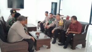 Jabat Kapolsek Cipayung, Kompol Dwi Susanto Gelar Kunjungan Kerja ke Tokoh Agama dan Masyarakat di Wilayah Cipayung