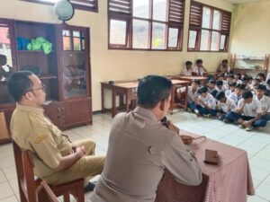 Polsek Sedong Melaksanakan Program “Police Goes To School” Pembinaan dan Penyuluhan Di SMP Negeri 1 Sedong.