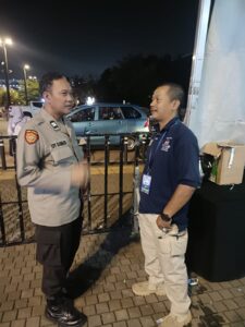Patroli Malam Hari Polsek Metro Tanah Abang Dan Berikan Imbauan Kamtibmas Kepada Petugas Keamanan Parkit Timur