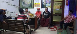 Ciptakan Kamtibmas Aipda Ginanjar Patroli Dialogis Dan Kunjungan Ke Poskamling RW 11 Kelurahan Petamburan