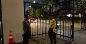Patroli Dini Hari 1053 Samapta Polsek Metro Tanah Abang Sambangi Petugas Parkir Timur GBK Senayan