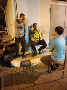 Patroli Dini Hari 1051 Samapta Polsek Metro Tanah Abang Sambangi Kantor Bawaslu Kota Administrasi Jakarta Pusat