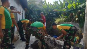 Ajen Divif 1 Kostrad Karya Bakti Dengan Perbaiki Turap dan Pembersihan Gorong-Gorong