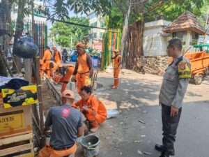 Binmas Petojo Utara, Lakukan Monitoring Penataan Kawasan Pasar Petojo Ilir Di Jalan Sadar IV