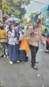 Bhabinkamtibmas Kelurahan Gunung Sahari Selatan Melaksanakan Kegiatan Patroli dan Sambang Dialogis