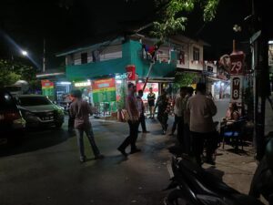 Polsek Sawah Besar Bersama Unsur Tiga Pilar Cegah Tawuran Warga dan kejahatan dini hari*