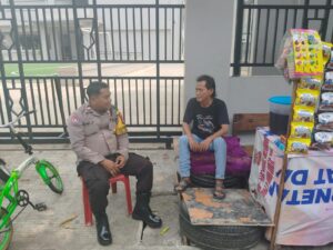 Bhabinkamtibmas Kelurahan Kemayoran Melaksanakan Kegiatan Sambang Dan Patroli Dialogis