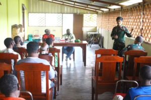 Satgas Yonif 503 Kostrad Jalin Silaturahmi Bersama Pengurus Gereja di Kenyam
