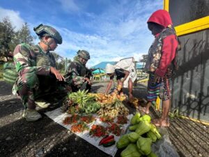 Yonif 509 Kostrad Rutin Laksanakan Program Rosita, Masyarakat Semakin Ramai Datang ke Titik Kuat