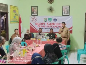 Ngopi Kamtibmas Polsek Johar Baru Bareng Warga di Pos Sekretariat RW 05 Johar Baru