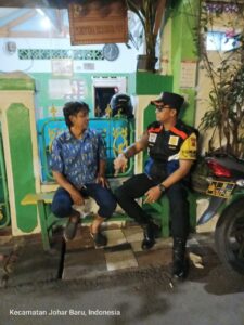Bhabinkamtibmas Kelurahan Kampung Rawa Sambang Dialogis dengan Ketua RT
