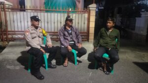 Sambang Wilayah Bhabinkamtibmas Kelurahan Johar Baru Berikan Imbauan Petugas Kamling.