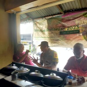 Bhabinkamtibmas Kelurahan Galur Patroli Wilayah Sambang Ketua RT dan Warga