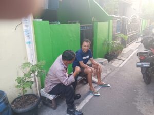Bhabinkamtibmas Kelurahan Serdang Melakukan Kegiatan Sambang dan Patroli Dialogis