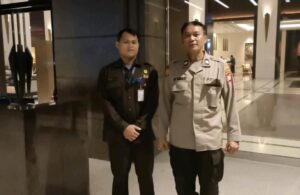 Patroli Malam Hari 1053 Samapta Polsek Metro Tanah Abang Dan Sambangi Petugas Keamanan Hotel Fairmont