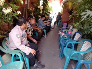 Bhabinkamtibmas Cempaka Putih Barat Sambang Empati Ke Warga Yang Meninggal Dunia