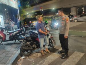 Patroli Wilayah Briptu M Iqbal Anggota Patroli Berikan Imbauan Warga