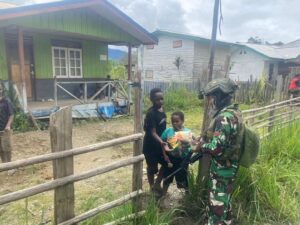 Satgas Yonif 509 Kostrad Tk J2 Laksanakan Patroli Sambangi Kampung di Intan Jaya, Papua