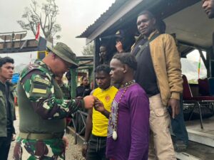 Simpatisan OPM di Intan Jaya Kembali ke Pangkuan NKRI, Baca Ikrar Setia di Hadapan Dansatgas Yonif 509 Kostrad