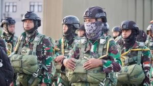 Pangdivif 3 Kostrad Tinjau Langsung Latihan Terjun Statik Yonif 433 Kostrad