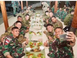 Prajurit Yonif 330 Kostrad Perkenalkan Tradisi Ngaliwet dalam Super Garuda Shield 2024