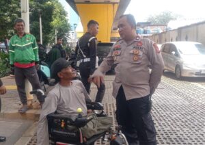 Sambang Dialogis Kapolsubsektor Cut Mutia Aiptu Ali Imran Kepada Warga Sekitar Kolong Stasiun