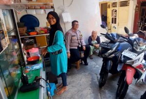 Bhabinkamtibmas Kelurahan Cempaka Baru Melaksanakan Kegiatan Sambang Dan Patroli Dialogis