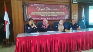 Bhabinkamtibmas Bersama Tiga Pilar Johar Baru Menghadiri Rapat Pleno Terbuka Rekapitulasi DPHP Kelurahan Johar Baru Pemilihan Gubernur Dan Wakil Gubenur Provinsi DKI Jakarta Tahun 2024