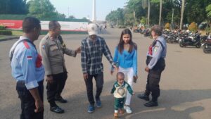 Jaga Keamanan Pengunjung di Monas, Binmas Gambir Sambangi Pos Pengamanan Monas