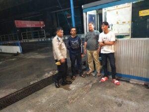 Binmas Kramat Sambangi Pos Keamanan Pertokoan Sentra Kramat Beri Himbauan Kamtibmas