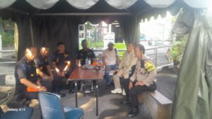 Bhabinkamtibmas Gambir Sambang dan Patroli Dialogis ke Stasiun Gambir