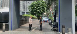 Patroli Siang Hari 1052 Samapta Polsek Metro Tanah Abang Sambangi Security Di Gedung BYD Auto Harmoni Sudirman