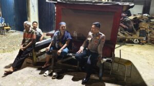 Patroli Wilayah Anggota Patroli Briptu Yoga Sambang dan Imbauan kepada Warga