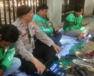 Aipda Victor Sambang Pedagang Berikan Imbauan Humanis Kamtibmas