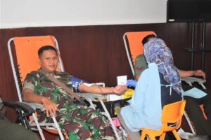 Tunjukan Kepedulian Kepada Sesama, Prajurit Brigif 9/DY/2 Kostrad, Donor Darah Dalam Rangka HUT Radio Republik Indonesia