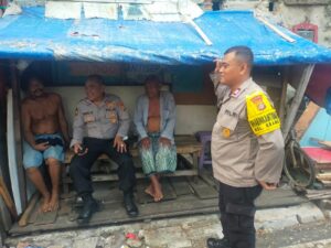 Bhabinkamtibmas Aiptu Endro Bersama Kapolsubsektor Pasar Gaplok sambang Dialogis Ke Pemukiman RW 01