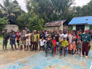 Satgas Pamtas RI-PNG Mobile Yonif 501 Kostrad Gelar Rapat Keamanan Wilayah Bersama Masyarakat Kampung Faankahrio